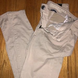khaki American Eagle skinny jeans/jeggings